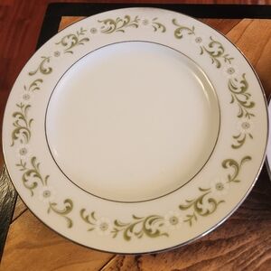 Vintage Royal Hostess Bridgit Green Scrolls White Flowers Salad Plates Lot Of 4